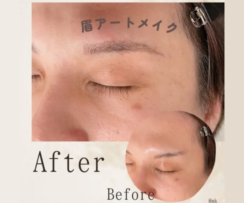 笑顔のご高齢の女性と、笑顔でご高齢の女性の肩に手を添えている女性